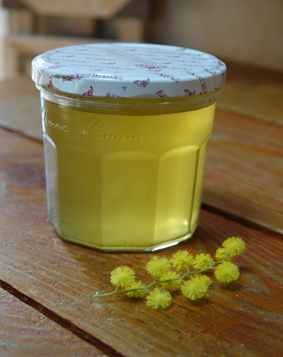 pot de gelée de mimosas